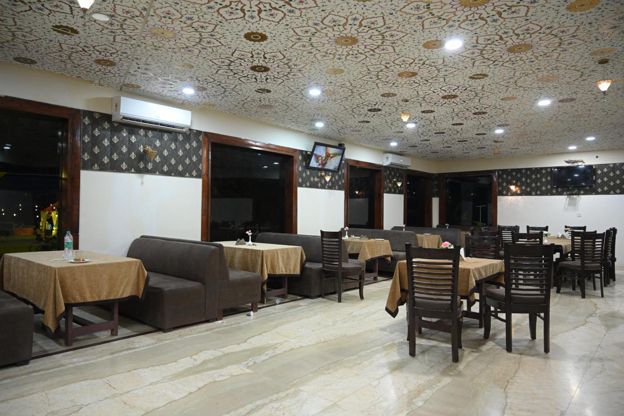 Orchha Club And Resort - Ocr Exterior photo