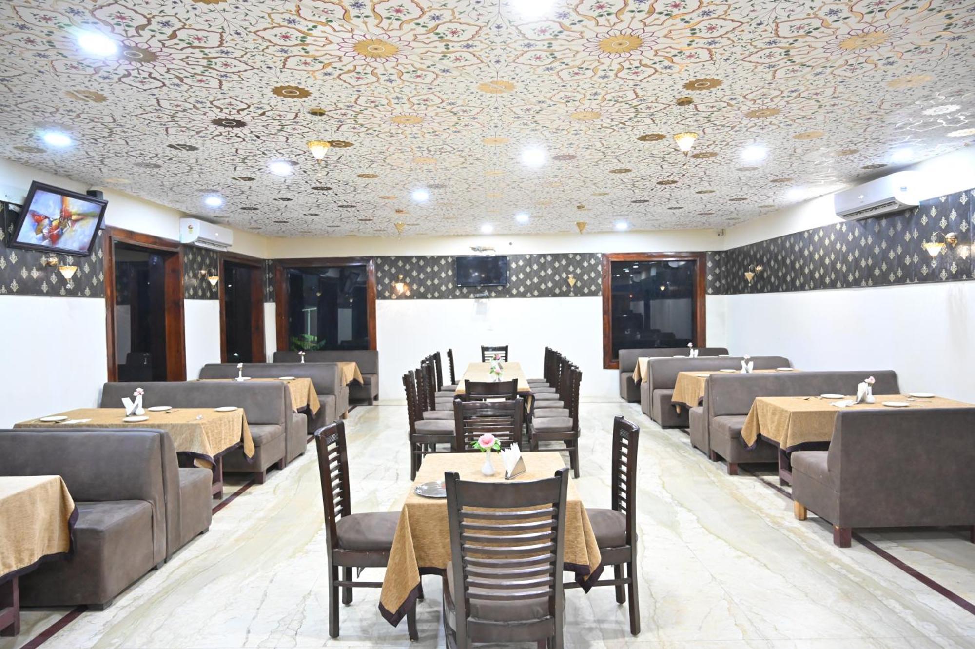 Orchha Club And Resort - Ocr Exterior photo