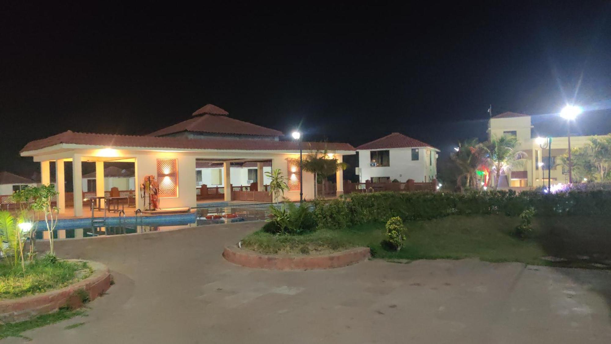 Orchha Club And Resort - Ocr Exterior photo